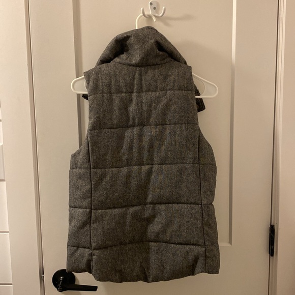 Womens old navy puffer vest size small - Picture 2 of 6